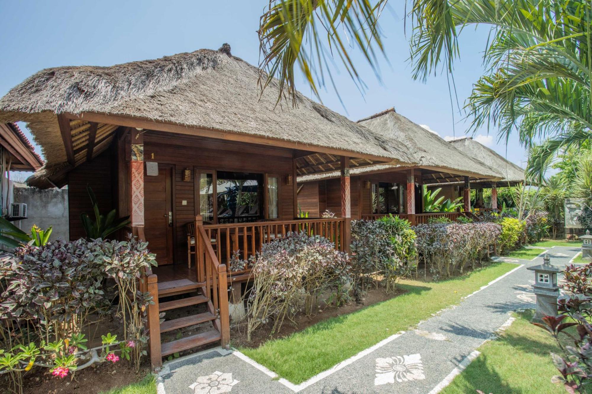 Отель Lembongan Mantra Huts Экстерьер фото