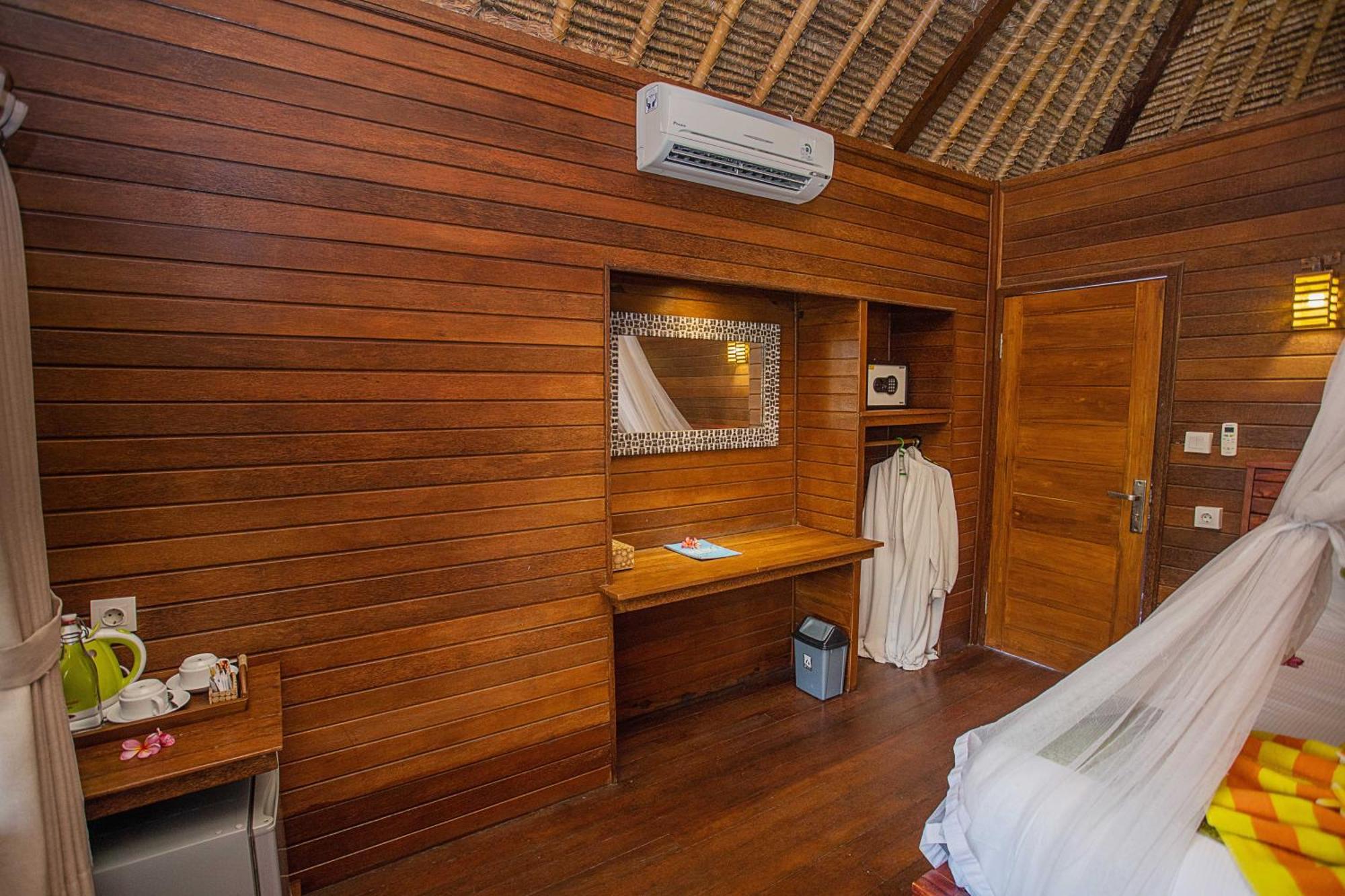 Отель Lembongan Mantra Huts Экстерьер фото